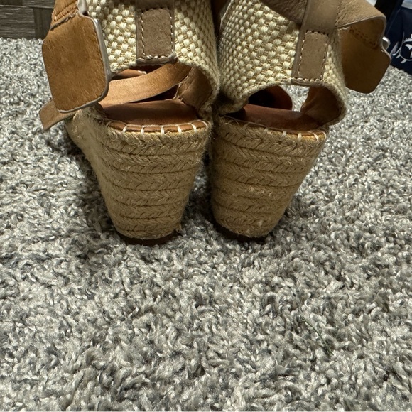 Gentle Souls taupe wedge espadrilles size 6. - Picture 4 of 7